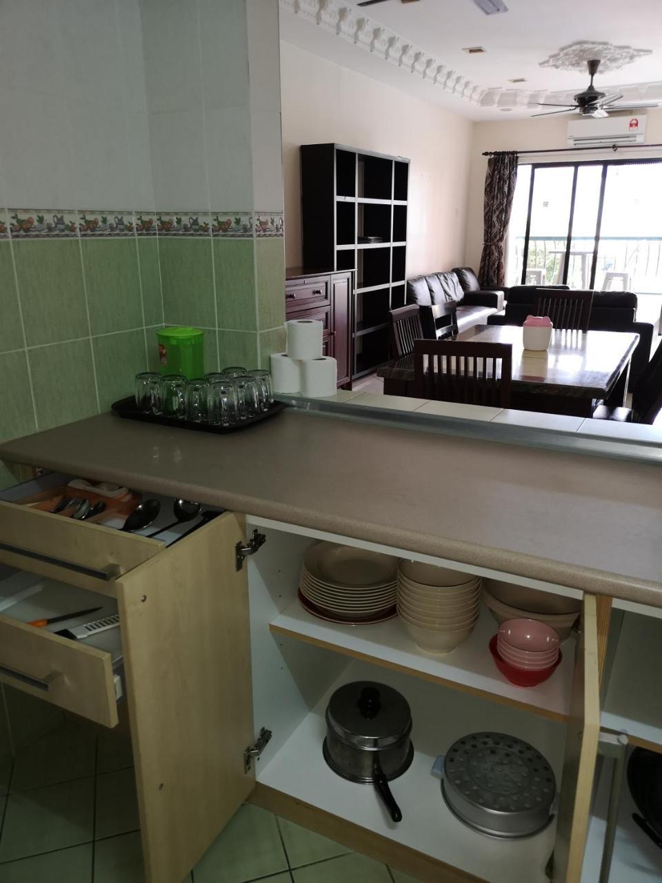 Marimari Marina Service Condo Кота Кинабалу Екстериор снимка