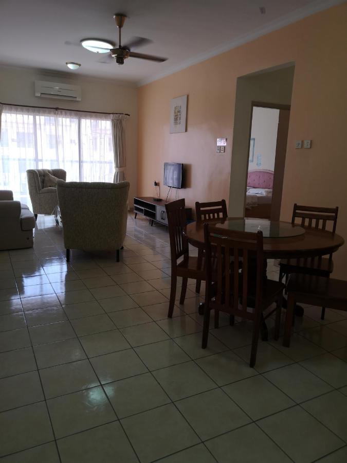 Marimari Marina Service Condo Кота Кинабалу Екстериор снимка